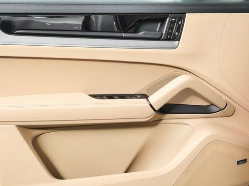 New 2026 Porsche Cayenne Coupe AWD/4WD image 6