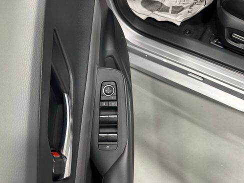 Used 2025 Toyota Prius XLE image 9