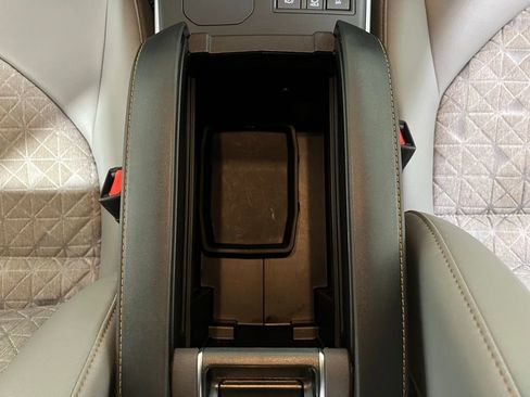 Used 2023 Toyota Highlander Bronze Edition image 25