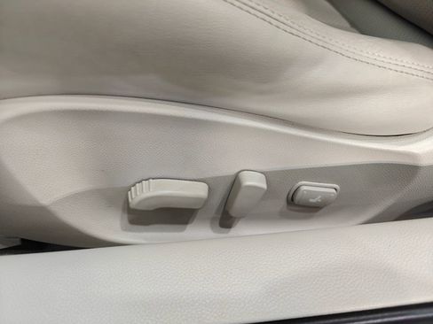 Used 2013 INFINITI G37 x w/ Premium Pkg image 40