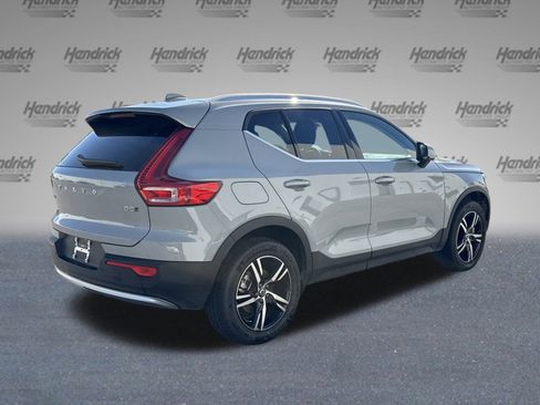 Used 2025 Volvo XC40 B5 Core image 9