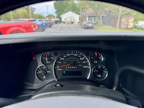Used 2014 Chevrolet Express 2500 RWD image 13