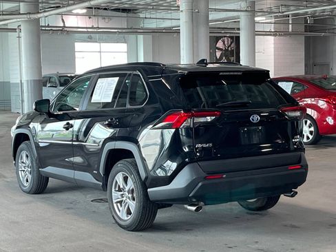 Used 2023 Toyota RAV4 XLE AWD/4WD image 8