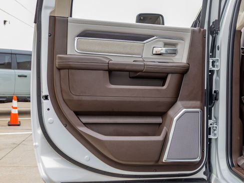 Used 2025 RAM 3500 Laramie image 39