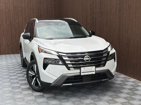 Used 2024 Nissan Rogue SL FWD image 10