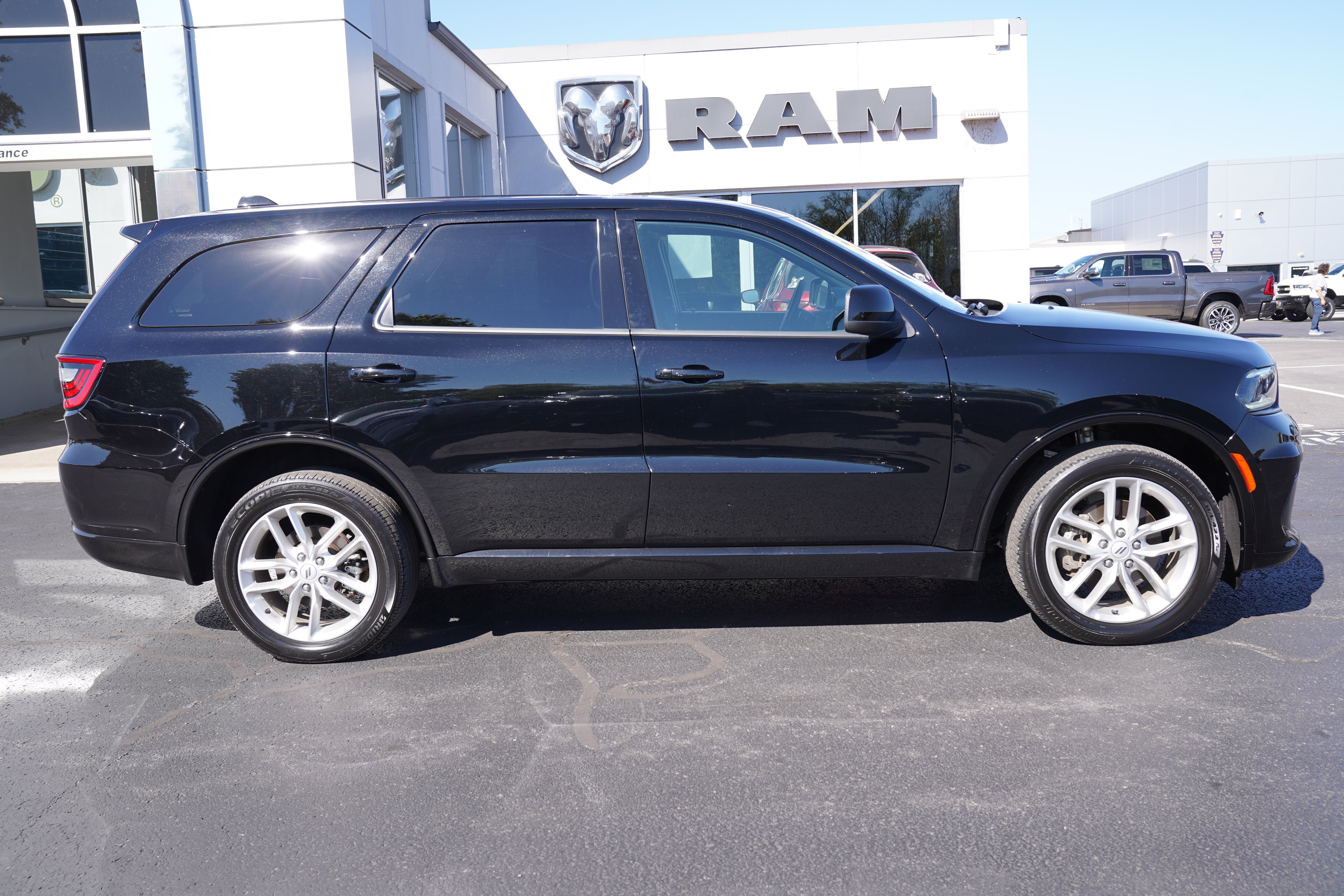 Used 2025 Dodge Durango GT AWD/4WD image 2