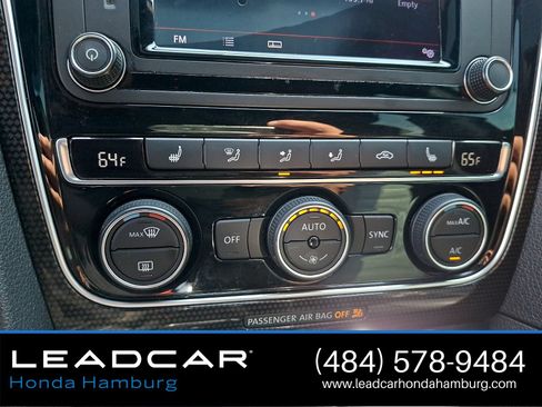 Used 2018 Volkswagen Passat 3.6 FWD image 17