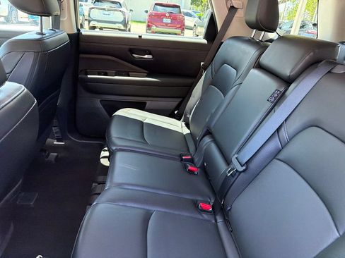 Certified 2024 Nissan Pathfinder SL FWD image 30