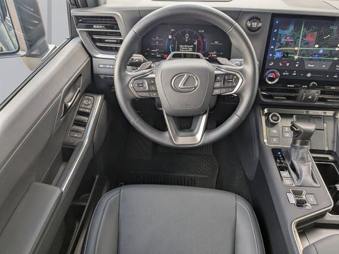 Used 2025 Lexus GX 550 w/ Accessory Package (Z1) image 17