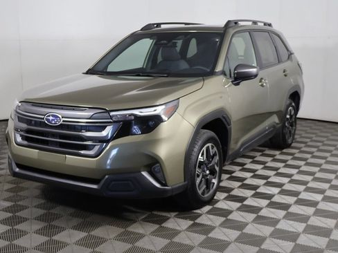 Used 2025 Subaru Forester Premium AWD/4WD image 7