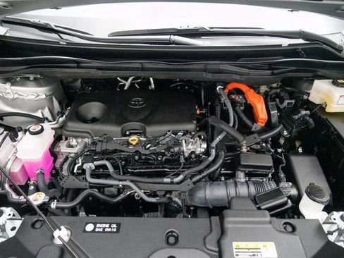 Used 2023 Toyota Sienna XLE image 10