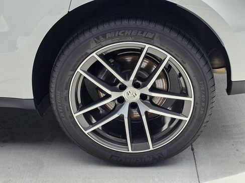 Used 2026 Porsche Macan AWD/4WD image 30
