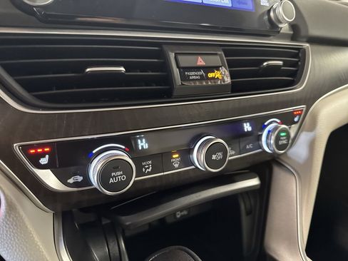 Used 2019 Honda Accord EX image 26