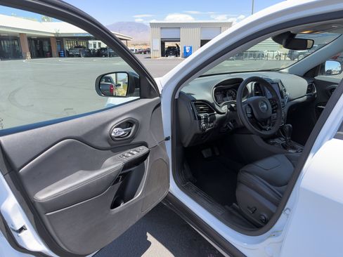 Used 2023 Jeep Cherokee Altitude Lux AWD/4WD image 10