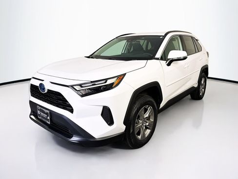 Used 2024 Toyota RAV4 LE AWD/4WD image 3