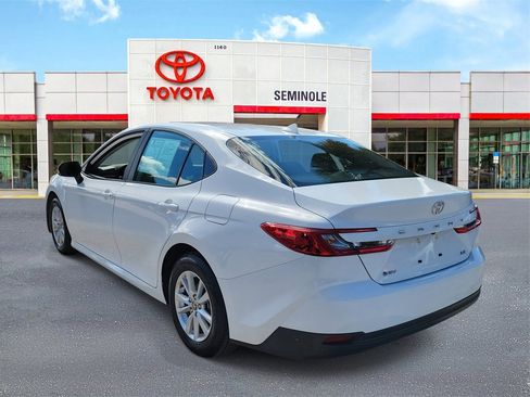 Used 2025 Toyota Camry LE image 4