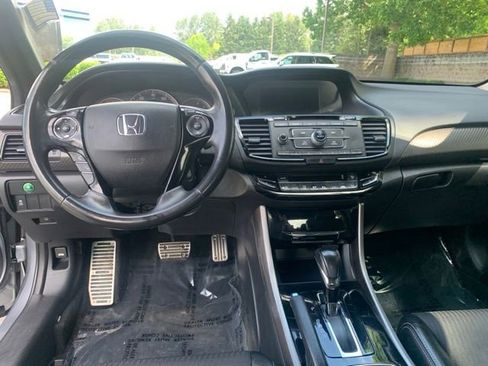 Used 2017 Honda Accord Sport image 13