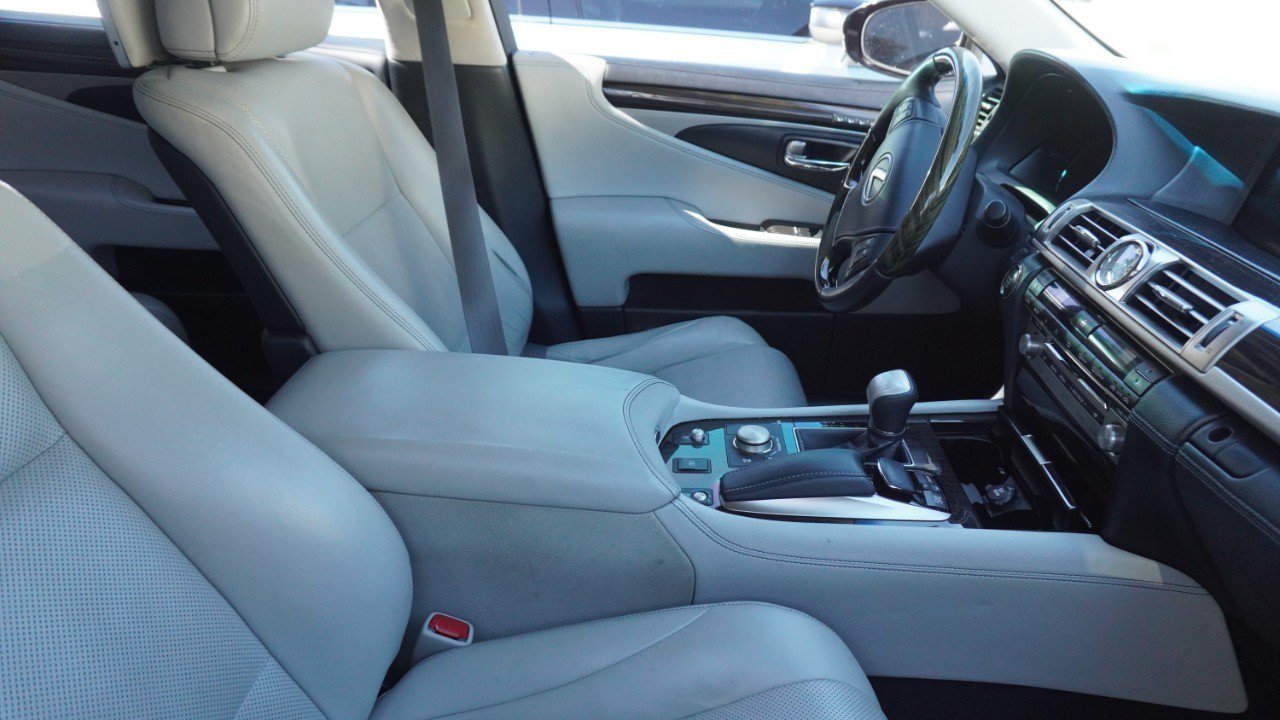 Used 2013 Lexus LS 460 L w/ All-Weather Pkg RWD image 12