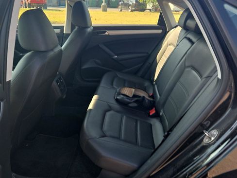 Used 2019 Volkswagen Passat 2.0T Wolfsburg w/ Wheels & Sunroof Package FWD image 14