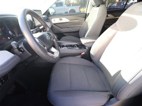 Used 2025 Ford Explorer Active image 2