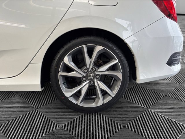 Used 2019 Honda Civic Touring image 31