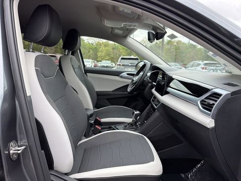 New 2026 Volkswagen Taos SE FWD image 17