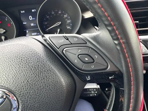 Used 2021 Toyota C-HR Limited FWD image 11