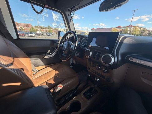 Used 2016 Jeep Wrangler Unlimited Sahara w/ Connectivity Group image 33