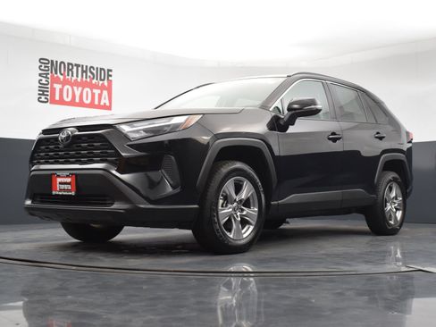 Used 2025 Toyota RAV4 XLE FWD image 30