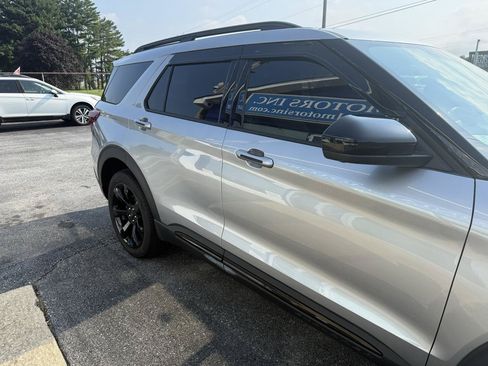 Used 2023 Ford Explorer ST-Line w/ Class IV Trailer Tow Package AWD/4WD image 6
