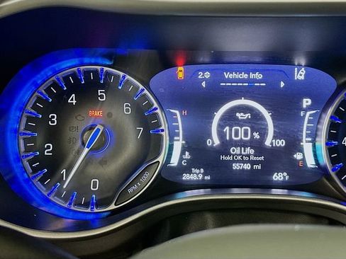 Used 2024 Chrysler Pacifica Touring-L image 14