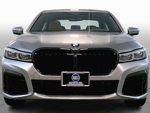 Used 2021 BMW 750i xDrive w/ Autobahn Package image 2