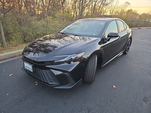 Used 2025 Toyota Camry LE image 4