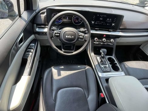 Used 2023 Kia Carnival LX FWD image 12