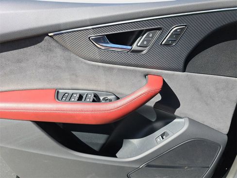 Certified 2025 Audi SQ8 Premium Plus image 18