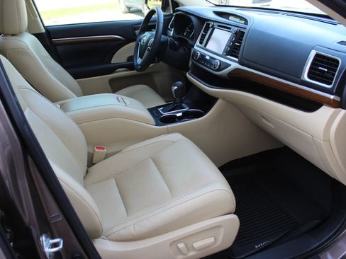 Used 2018 Toyota Highlander Limited AWD/4WD image 28
