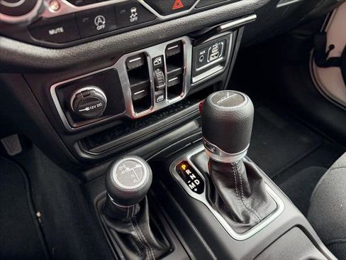 Certified 2025 Jeep Gladiator Sport image 15