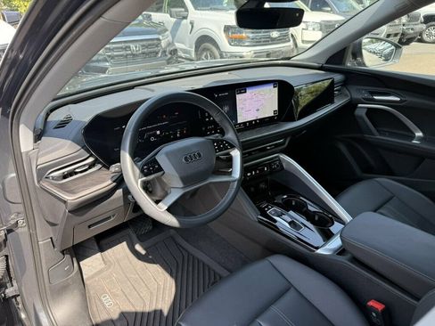 Used 2025 Audi Q5 Premium w/ Convenience Package AWD/4WD image 3