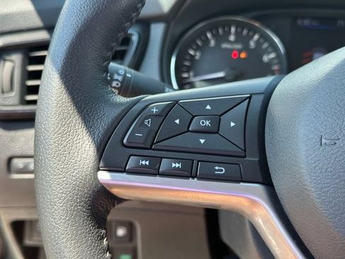 Used 2019 Nissan Rogue SV FWD image 32
