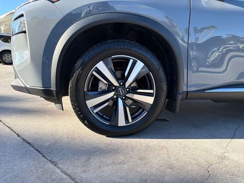 Used 2023 Nissan Rogue SL w/ SL Premium Package image 12