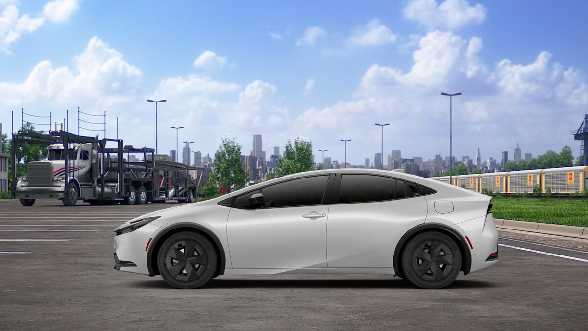 New 2027 Toyota Prius LE FWD image 4