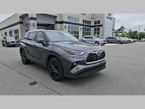 Used 2023 Toyota Highlander XLE FWD image 34