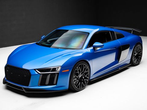 Used 2017 Audi R8 V10 w/ Carbon Exterior Package AWD/4WD image 5