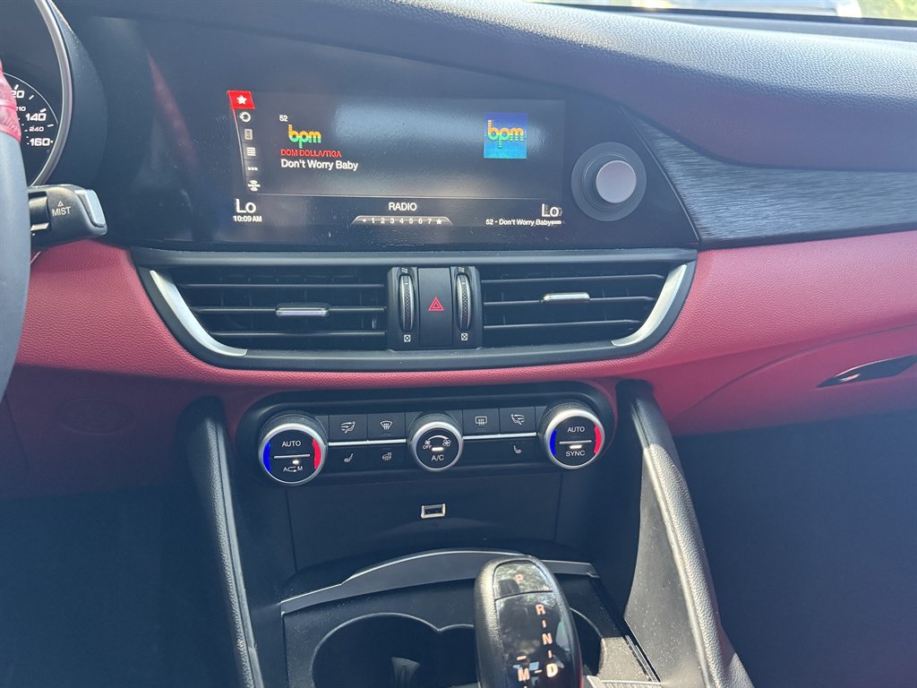 Used 2019 Alfa Romeo Giulia AWD image 9