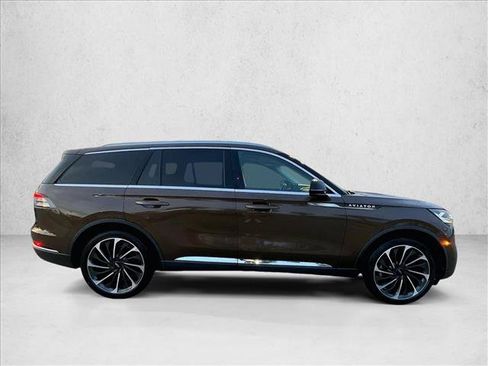 Used 2022 Lincoln Aviator Reserve w/ Equipment Group 201A AWD/4WD image 5