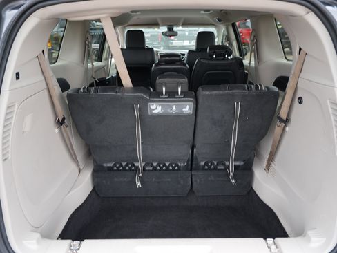 Used 2017 Chrysler Pacifica Touring-L FWD image 26