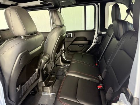 Used 2024 Jeep Wrangler Unlimited Rubicon AWD/4WD image 16