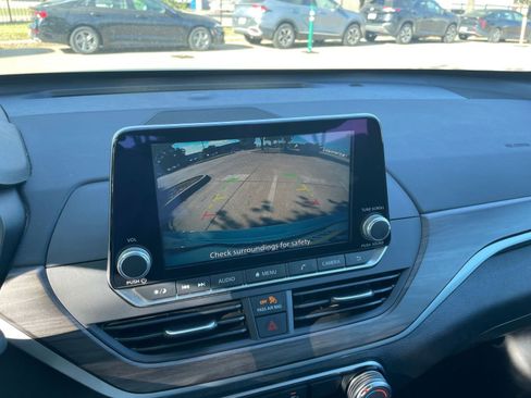 Used 2025 Nissan Altima 2.5 SV image 27