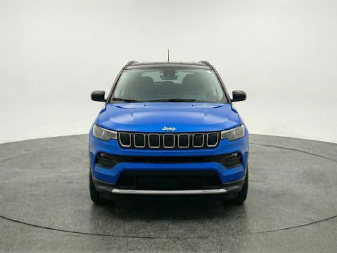 Used 2025 Jeep Compass Limited AWD/4WD image 2