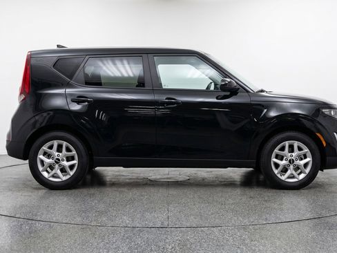 Used 2025 Kia Soul LX w/ LX Technology Package FWD image 11